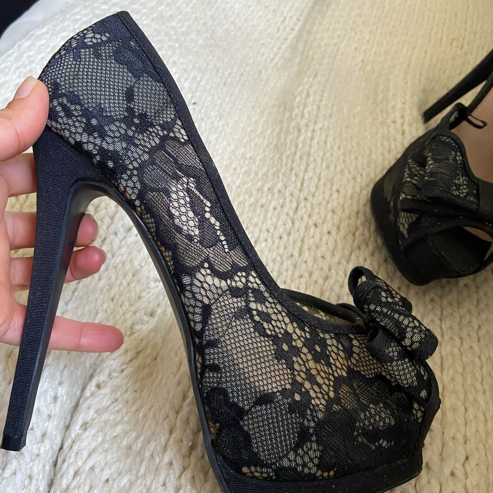 Black lace pump